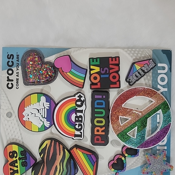 Crocs Love Is Love 13 Pack Jibbitz Charms - Picture 2 of 4